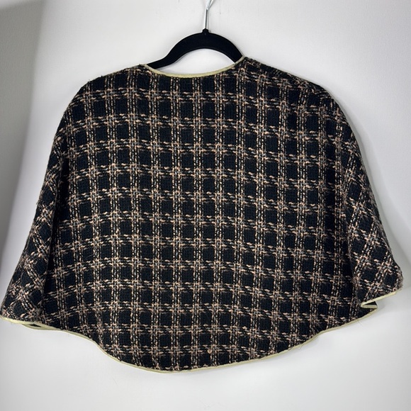 I.C.E. Elegant Black and Cream Plaid Cape with Bow at Closure - Picture 4 of 10